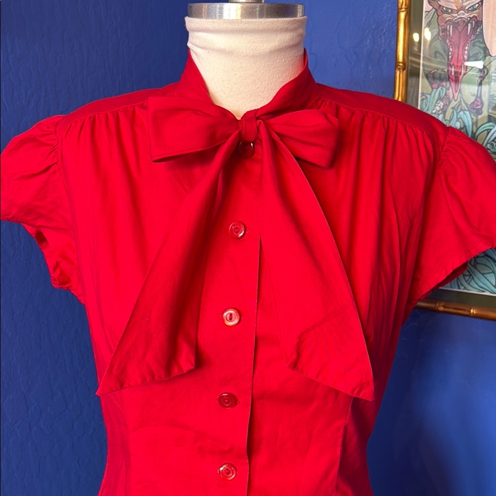 Vintage inspired blouse with kitten bow